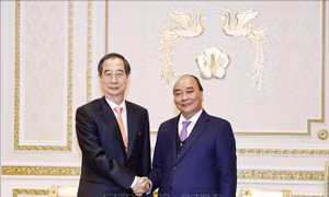 Chủ tịch nước Nguyễn Xuân Phúc hội kiến Thủ tướng Hàn Quốc Han Duck-soo