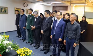 Bà con kiều bào Việt Nam tại Israel tiễn biệt Tổng Bí thư Nguyễn Phú Trọng