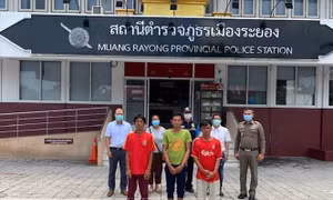 Tích cực hỗ trợ 5 ngư dân Việt Nam bị nạn trong vụ chìm tàu cá