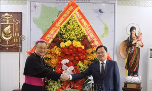 Giáng sinh năm 2024: Thăm, chúc mừng các cơ sở tôn giáo và đồng bào Công giáo