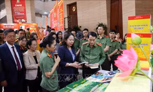 Phó Chủ tịch nước Võ Thị Ánh Xuân dự phát động phong trào đọc sách trong lực lượng Công an nhân dân 