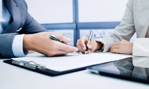 Giải quyết bất cập thị trường bảo hiểm nhân thọ - Bài 2: Khách hàng mất tiền, ai chịu trách nhiệm?