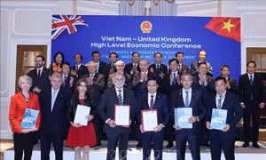 Tổng Bí thư Tô Lâm chứng kiến Lễ trao thỏa thuận hợp tác Việt Nam - Anh
