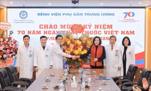 Phó Chủ tịch Quốc hội Nguyễn Thị Thanh thăm Bệnh viện Phụ sản Trung ương và Bệnh viện K Trung ương