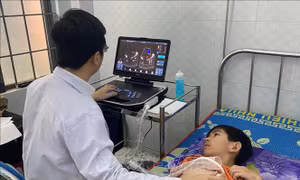 Khám tầm soát bệnh tim bẩm sinh miễn phí cho trẻ em miền núi Phú Yên