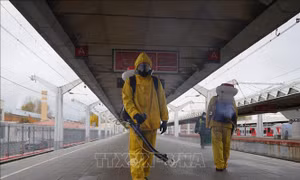 Nga và Ukraine nỗ lực bẻ gãy chuỗi lây nhiễm COVID-19