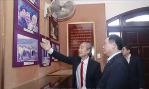 Chủ tịch Quốc hội Vương Đình Huệ tưởng nhớ, tri ân cố Chủ tịch Quốc hội Nguyễn Hữu Thọ