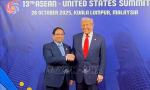 Hội nghị Cấp cao ASEAN 47: Thủ tướng Phạm Minh Chính gặp Tổng thống Hoa Kỳ Donald Trump