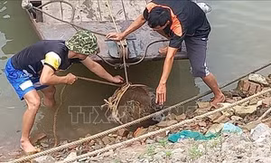 Phát hiện một quả bom lớn ở sông Đuống
