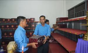 Đón hài cốt liệt sỹ quân tình nguyện và chuyên gia Việt Nam hy sinh tại Campuchia về nước