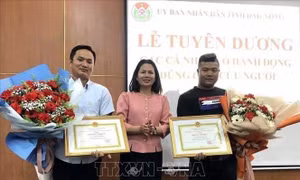 Khen thưởng 2 thanh niên dũng cảm cứu người trên sông Sêrêpốk