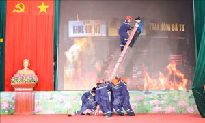 Chiến sĩ Công an tìm hiểu Nghị quyết Đại hội XIV bằng sân khấu hóa