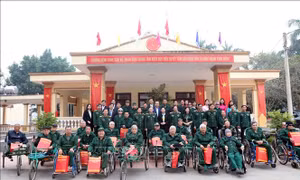 Thăm hỏi, chúc Tết các thương binh, bệnh binh và gia đình chính sách 