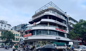 Nhà hàng dọn đồ, hoàn trả mặt bằng chuẩn bị phá dỡ Tòa nhà "Hàm cá mập".