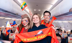 Không khí cuồng nhiệt từ mặt đất đến độ cao 10.000 m trên chuyến bay Vietjet hòa cùng ASEAN United FC
