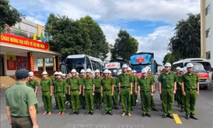 Công an tỉnh Đắk Lắk xuất quân khắc phục hậu quả lũ lụt cho người dân