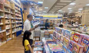 Nguyên nhân ùn tắc và ‘sốt’ sách giáo khoa cục bộ tại một số địa phương