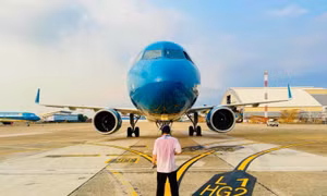 Giữa mặt sân đỗ 78 độ C, ngành hàng không vẫn 'nhiệt huyết' giữ từng chuyến bay an toàn