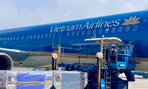 Vietnam Airlines tiếp tục vận chuyển miễn phí hàng hóa hỗ trợ đồng bào vùng lũ miền Trung