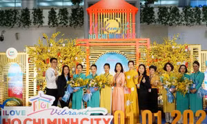 Vietnam Airlines chào đón những hành khách đầu tiên nhân dịp năm mới 2026