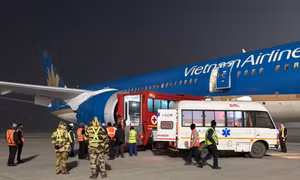 Máy bay Vietnam Airlines hạ cánh khẩn cấp tại Ấn Độ cấp cứu khách