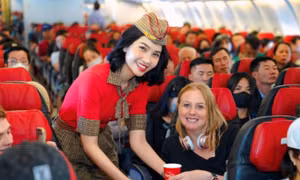 Tiếp viên hàng không Vietjet tỏa sáng trên mỗi hành trình bay