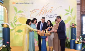 Vietnam Airlines 'kể chuyện bằng hương sen' với mùi hương Nhã trên hành trình bay