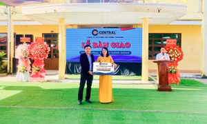 Công ty Cổ phần xây dựng Central tài trợ, cải tạo lớp học cho nhiều điểm trường Đà Nẵng