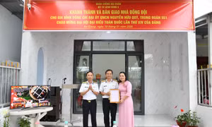 Vùng 5 Hải quân bàn giao nhà đồng đội cho quân nhân có hoàn cảnh khó khăn