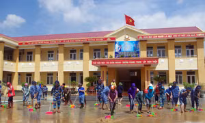 Các đơn vị Cảnh sát biển ủng hộ, giúp đỡ nhân dân vùng lũ