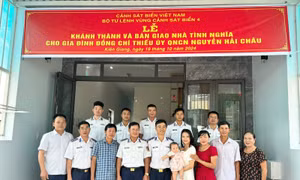 Cảnh sát biển bàn giao ‘Nhà tình nghĩa’ cho quân nhân có hoàn cảnh khó khăn