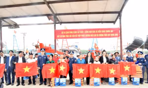Cảnh sát biển Việt Nam ‘Đồng hành với ngư dân’ xã Diễn Châu, Nghệ An