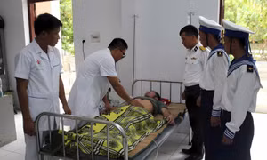 Bệnh xá đảo Song Tử Tây cấp cứu thuyền viên bị bệnh giảm áp nặng 