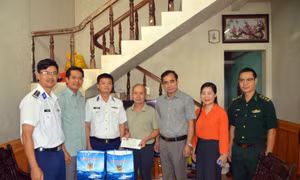 Vùng Cảnh sát biển 1 đồng hành với ngư dân Quảng Ninh 