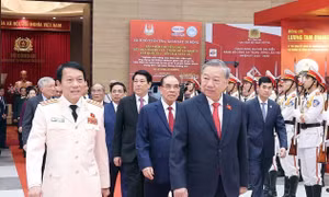 Nổi bật tuần qua: Khắc phục hậu quả bão số 10, ứng phó bão số 11; Đại hội Đảng bộ Quân đội và Công an Trung ương