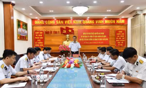 Chính ủy Hải quân kiểm tra công tác huấn luyện cán bộ tàu tại Vùng 5 
