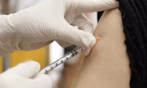 Đi du lịch trong nước, trẻ dưới 12 tuổi có cần xác nhận tiêm vaccine không?