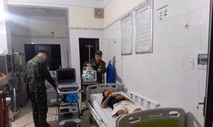 Trung tâm y tế thị trấn Trường Sa cấp cứu kịp thời ngư dân Bình Thuận bị nạn trên biển