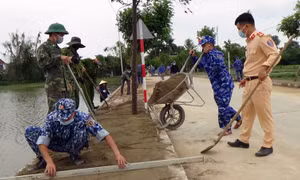 BTL Vùng Cảnh sát biển 1 giúp nhân dân Hà Tĩnh xây dựng nông thôn mới nâng cao 