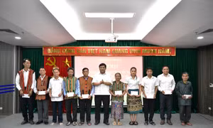 Người có uy tín là chỗ dựa tin cậy của cấp ủy, chính quyền địa phương