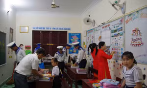 Vun đắp tình cảm gia đình vững bền nơi đầu sóng Trường Sa