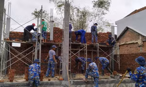 Bộ đội Hải quân 'thần tốc' thực hiện chiến dịch Quang Trung xây dựng nhà ở cho người dân