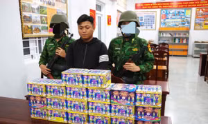 Bộ đội Biên phòng bắt giữ vụ vận chuyển pháo nổ trái phép với số lượng lớn