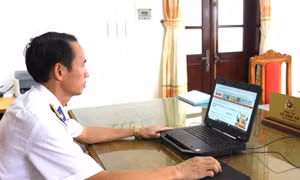 Đại tá Lê Văn Tú - Phó Chính ủy BTL Vùng Cảnh sát biển 4 thường xuyên theo dõi, chia sẻ các tin, bài của báo Tin tức - Thông tấn xã Việt Nam