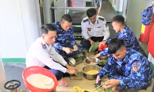 Những người lính canh giữ mùa Xuân nơi biển cả 