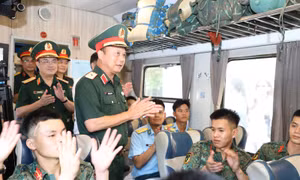 Bộ Quốc phòng tiễn đoàn diễu binh, diễu hành A80 trở về đơn vị công tác