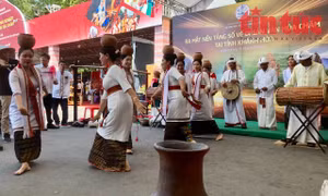Người có uy tín là ‘cầu nối’ giữa ý Đảng lòng dân 