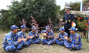 Canh trời giữa ngày Xuân để Tổ quốc bình yên