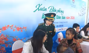 Xuân Biên phòng ấm lòng dân bản xã Hương Xuân 
