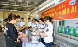 Tỏa sáng phẩm chất ‘Bộ đội Cụ Hồ’ qua những bát cháo tình thương 